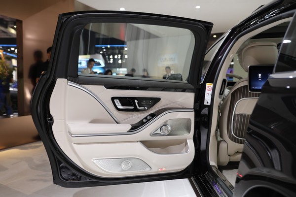 Mercedes-Benz Maybach S-Class ภายใน