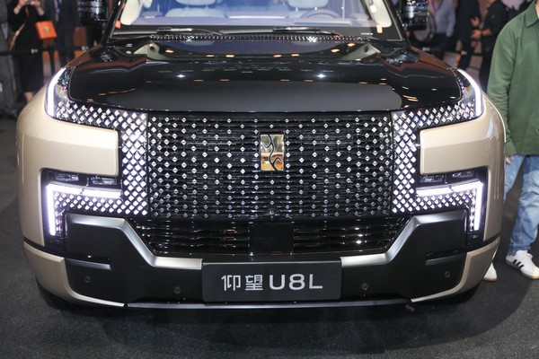BYD YangWang U8 ภายนอก