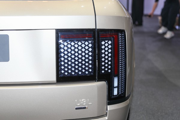 BYD YangWang U8 ภายนอก