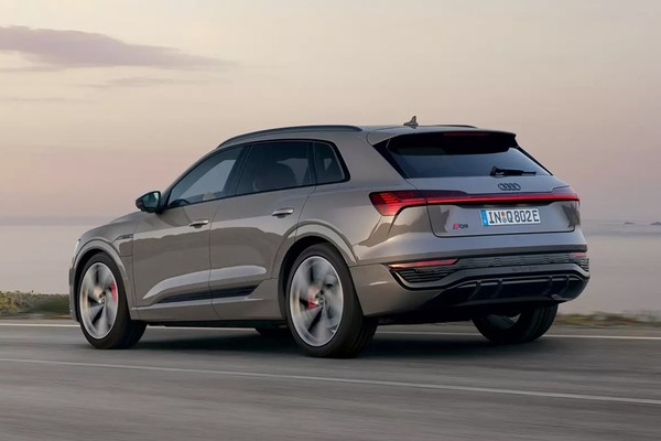 Audi Q8 e-tron อย่างเป็นทางการ