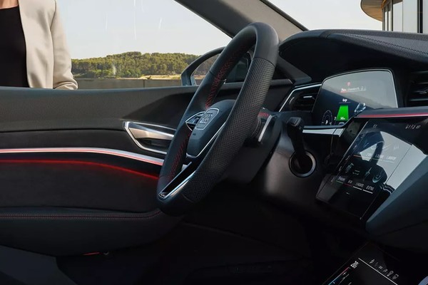Audi Q8 e-tron อย่างเป็นทางการ