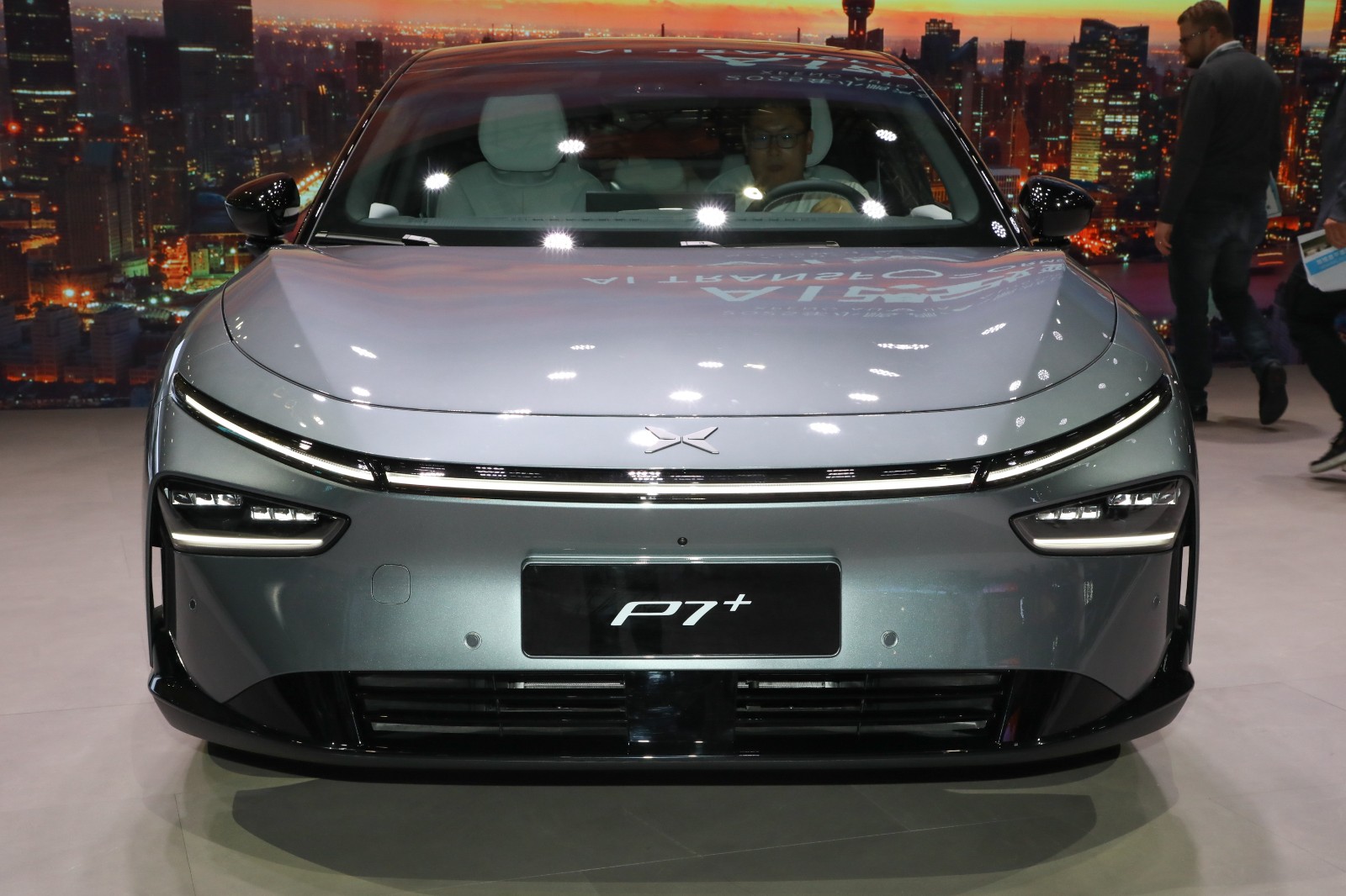 หน้ารถ XPENG P7