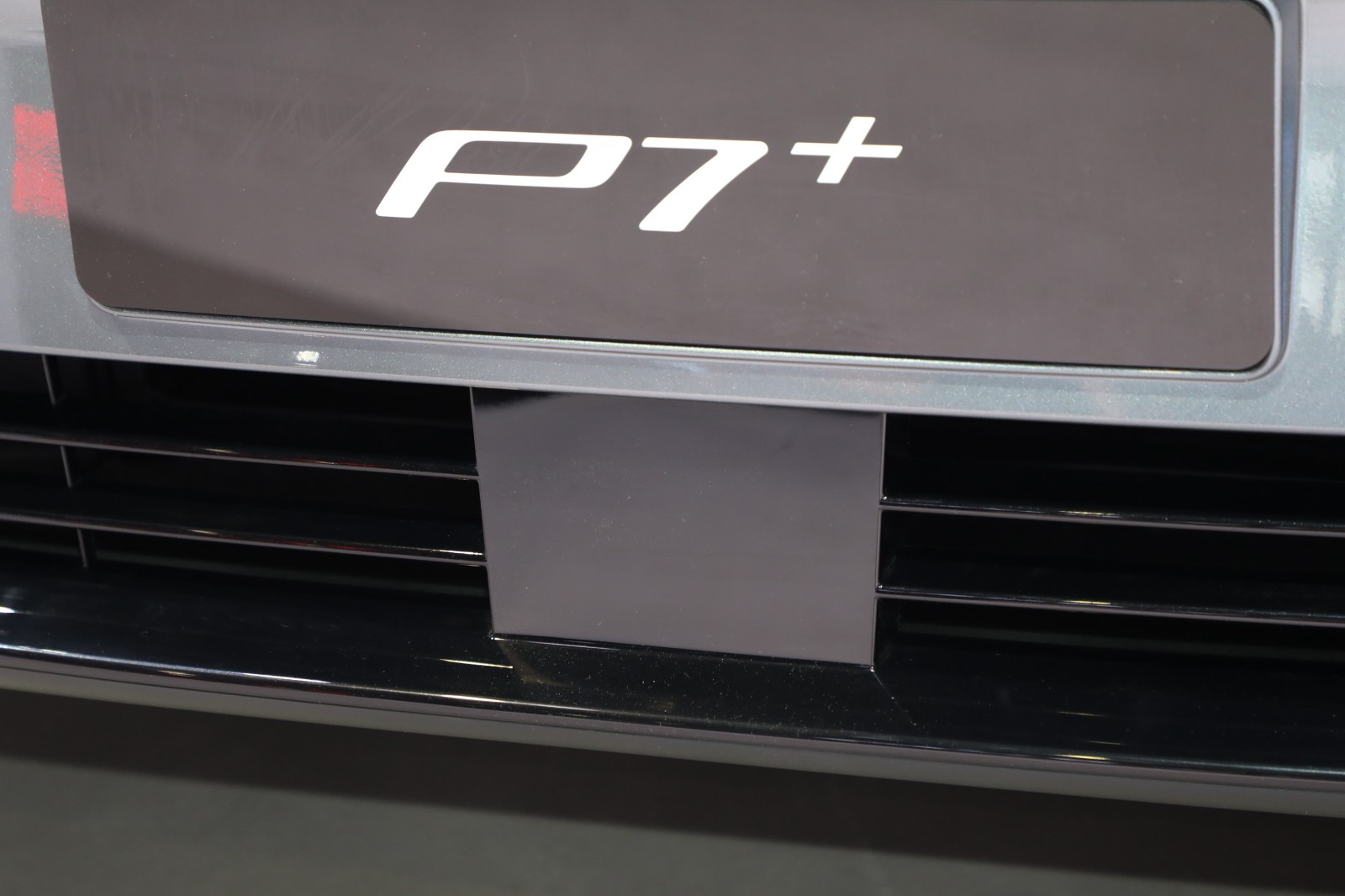 หน้ารถ XPENG P7
