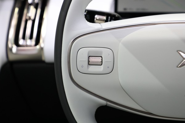 XPENG P7 ภายใน