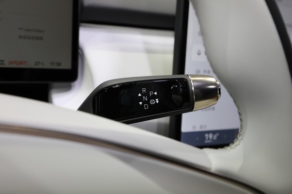 XPENG P7 ภายใน