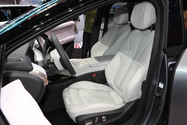 XPENG P7 ภายใน