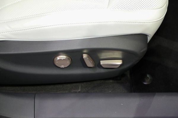 XPENG P7 ภายใน