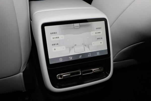 XPENG P7 ภายใน