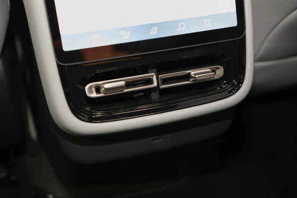 XPENG P7 ภายใน