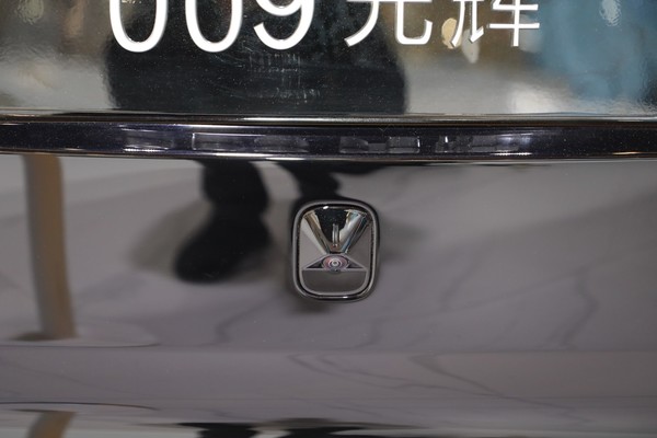 ZEEKR 009 ภายนอก