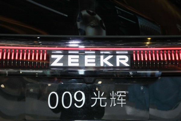 ZEEKR 009 ภายนอก