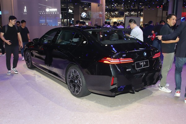 รูป BMW i5