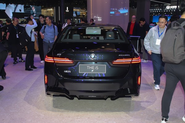 รูป BMW i5