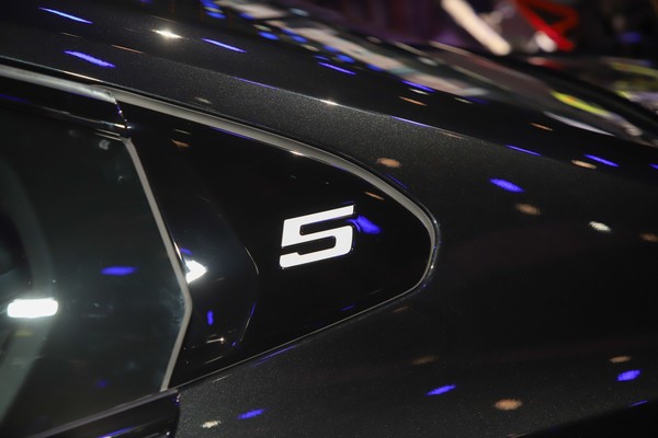 BMW i5 ภายนอก