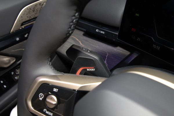 BMW i5 ภายใน