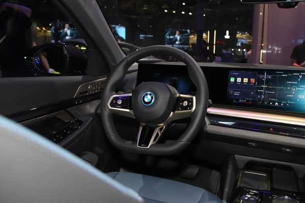 BMW i5 ภายใน