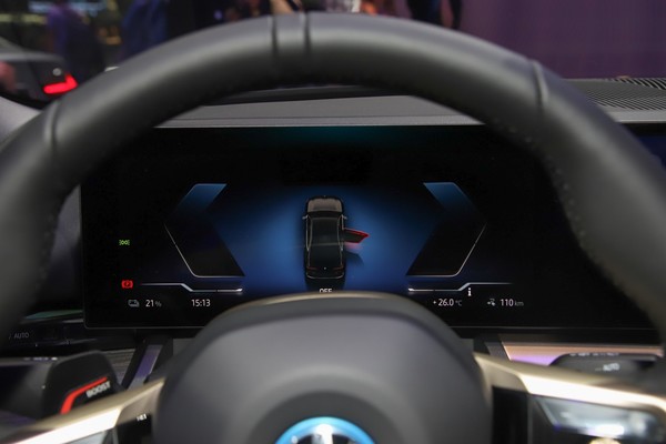 BMW i5 ภายใน