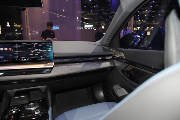 BMW i5 ภายใน