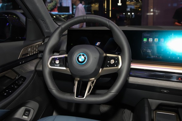 BMW i5 ภายใน