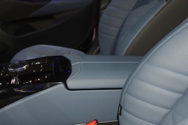 BMW i5 ภายใน