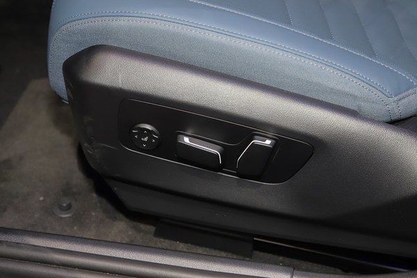 BMW i5 ภายใน