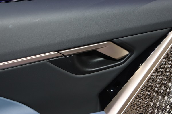 BMW i5 ภายใน