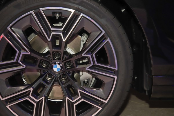 BMW i5 รายละเอียด