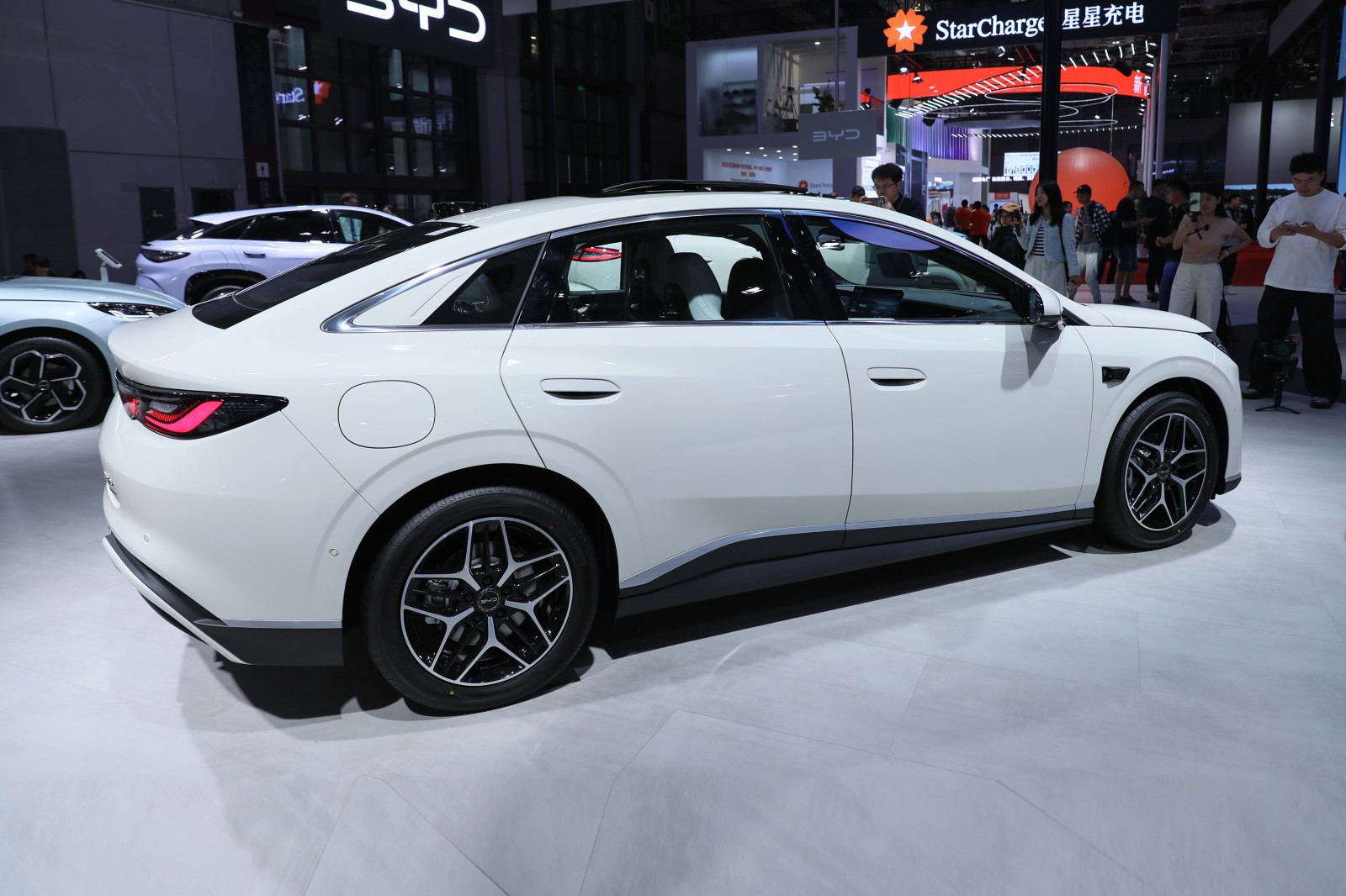 รูป 2025 BYD SEALEOPARD 06 EV Auto ShangHai Show