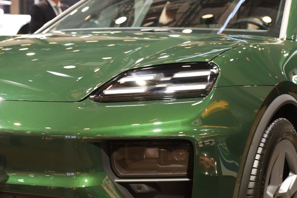 Porsche Macan EV ภายนอก