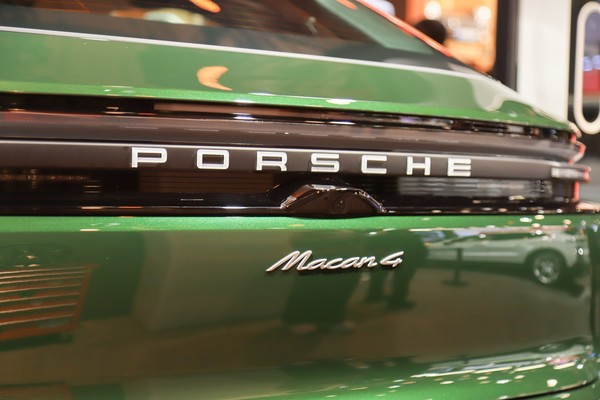 Porsche Macan EV ภายนอก