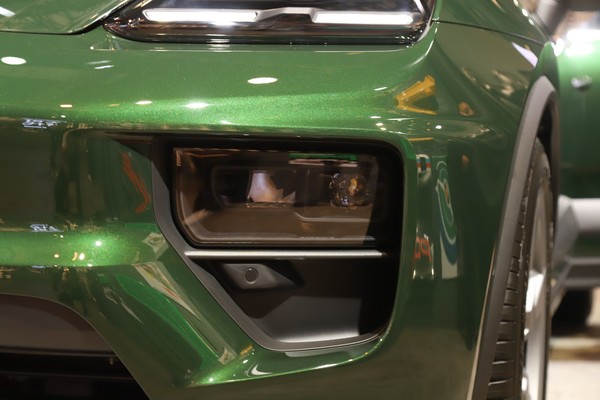 Porsche Macan EV ภายนอก