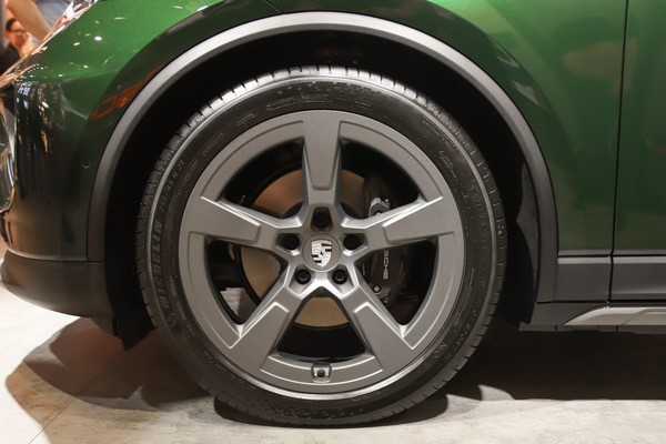 Porsche Macan EV ภายนอก