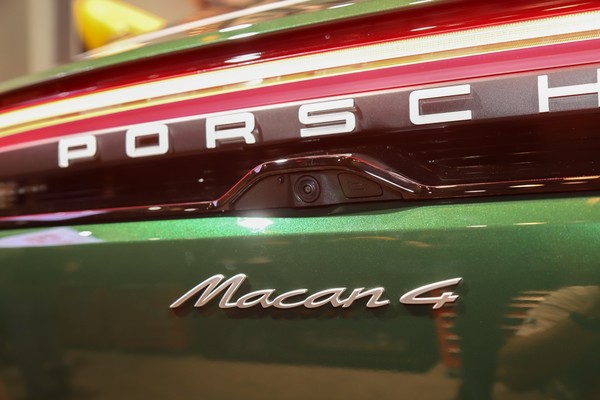 Porsche Macan EV ภายนอก
