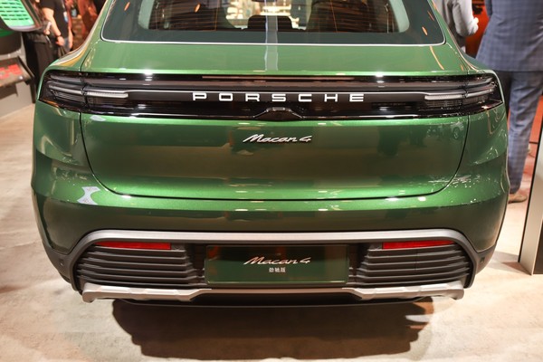 Porsche Macan EV ภายนอก