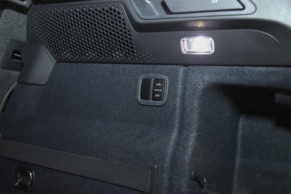 Porsche Macan EV พื้นที่