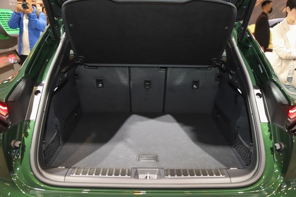 Porsche Macan EV พื้นที่