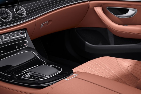 Mercedes-Benz CLS-Class Coupe อย่างเป็นทางการ