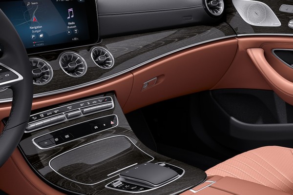 Mercedes-Benz CLS-Class Coupe อย่างเป็นทางการ