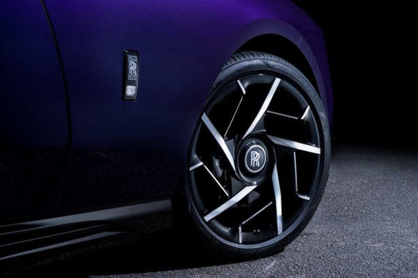 Rolls-Royce SPECTRE อย่างเป็นทางการ