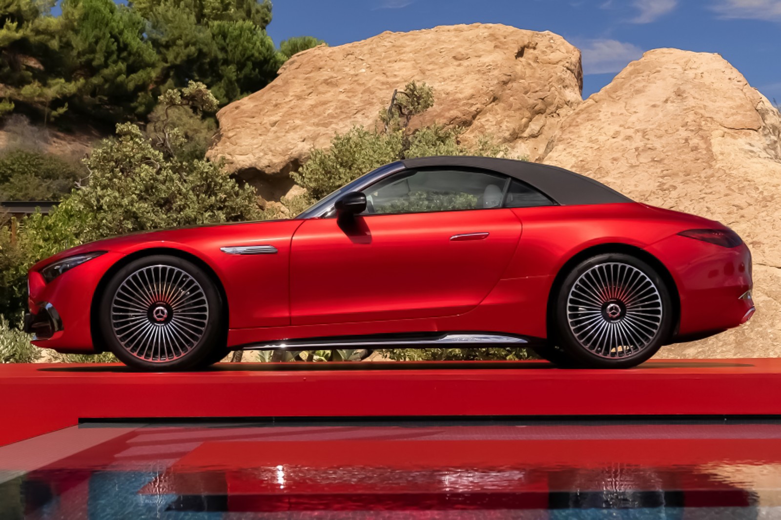รูป Mercedes-Benz Maybach SL-Class 680 Monogram Series 2025
