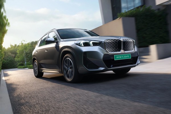 BMW iX อย่างเป็นทางการ