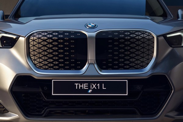 BMW iX อย่างเป็นทางการ