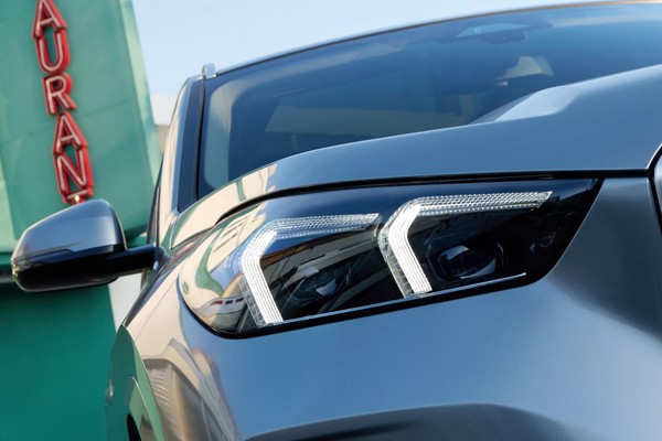 BMW iX อย่างเป็นทางการ