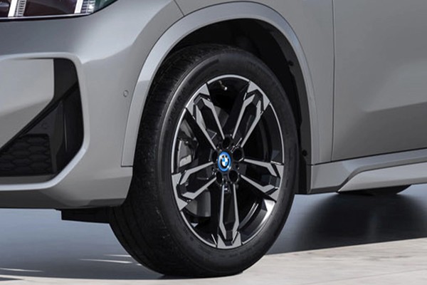 BMW iX อย่างเป็นทางการ