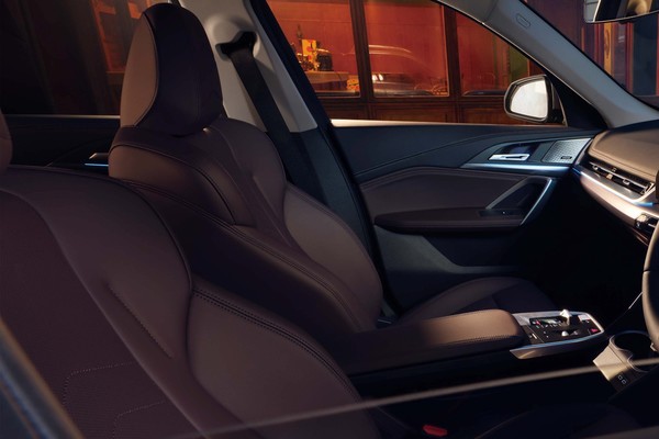 BMW iX อย่างเป็นทางการ