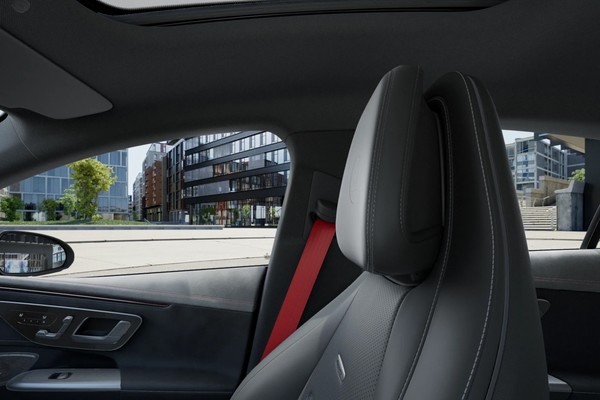 รูป Mercedes-Benz EQE 2023