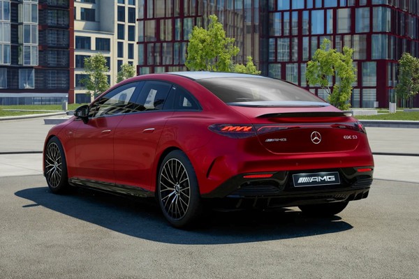 รูป Mercedes-Benz EQE 2023