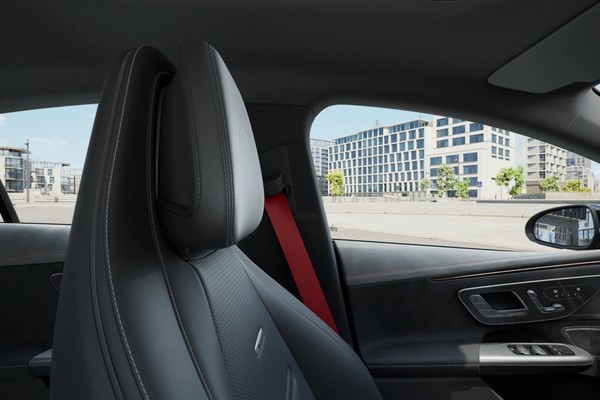 รูป Mercedes-Benz EQE 2023