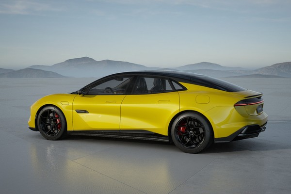 Lotus EMEYA อย่างเป็นทางการ