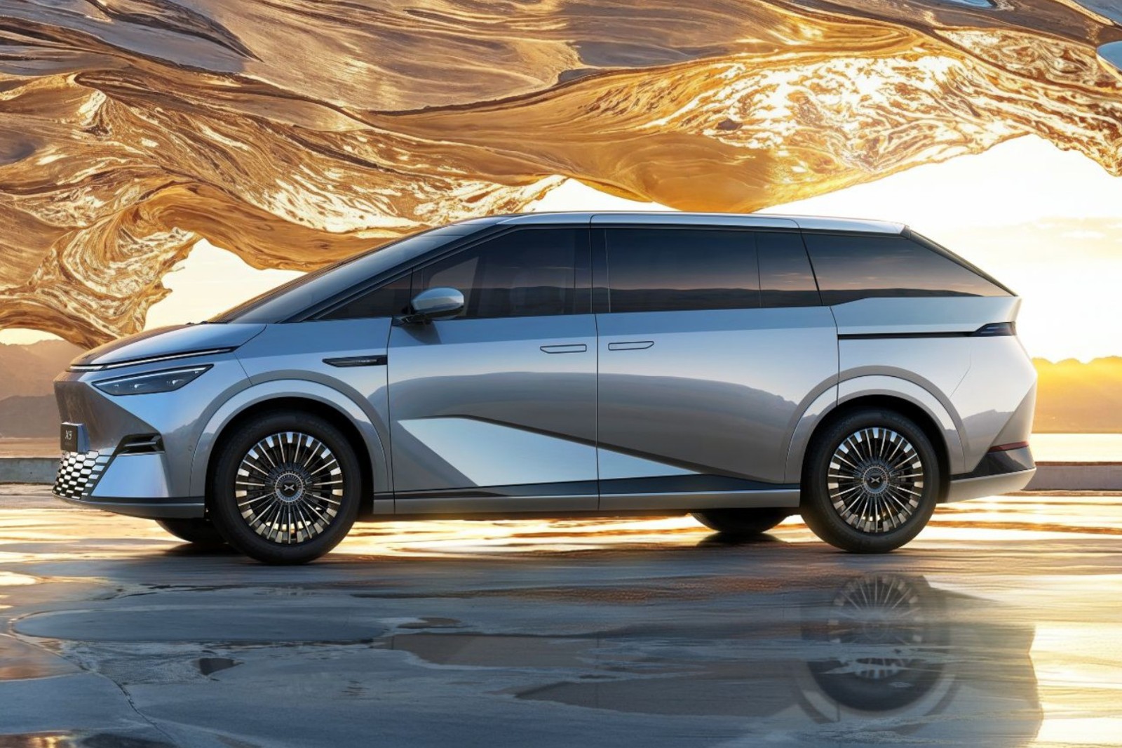 รูป XPENG X9 Luxury 2025